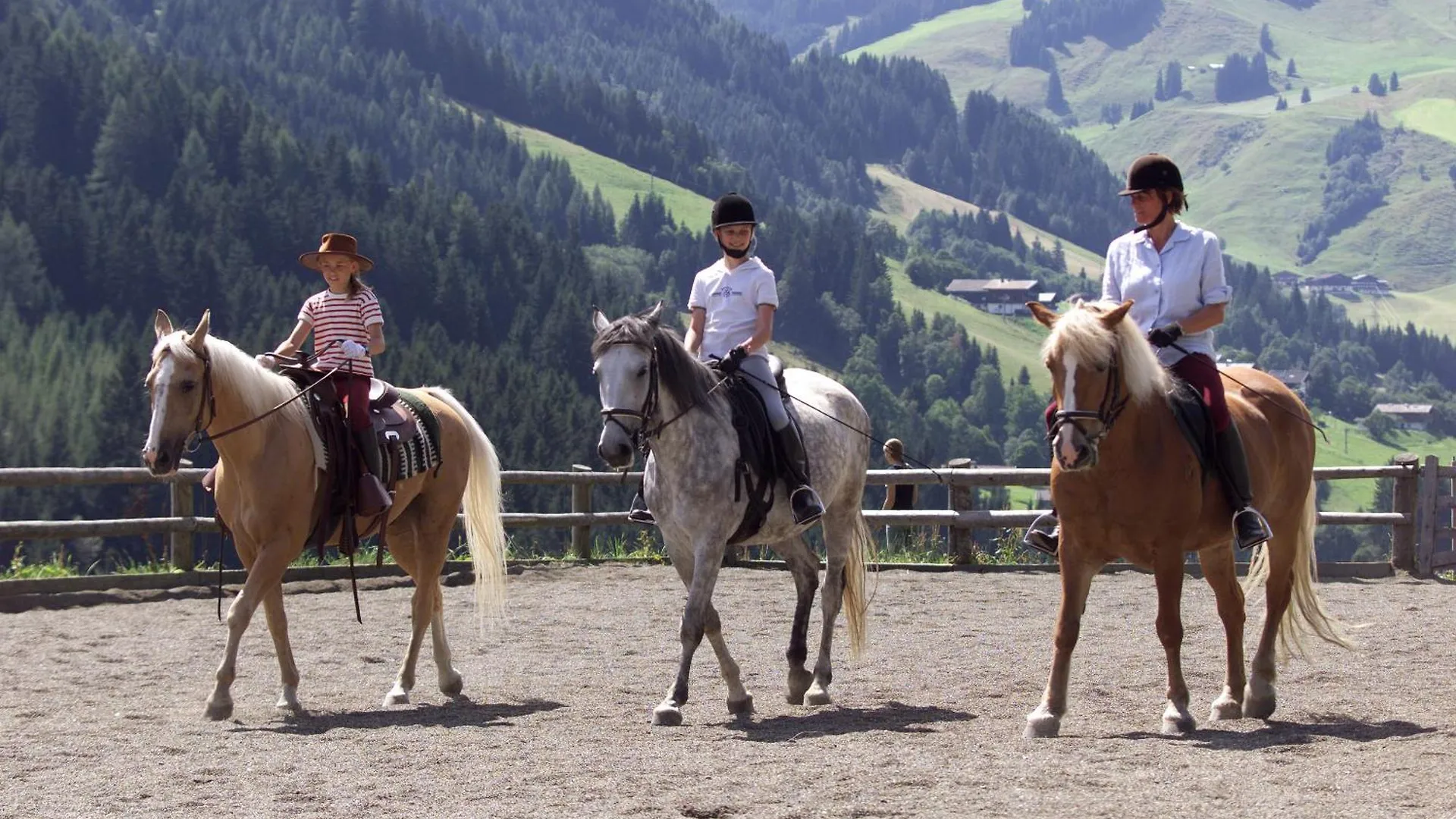 Altachhof Hotel Und Ferienanlage Saalbach-Hinterglemm Austria