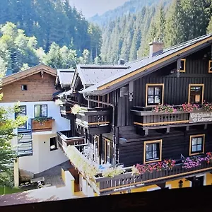 Bed and breakfast Lederergütl, Saalbach-Hinterglemm